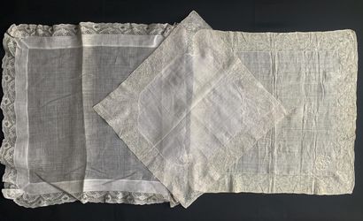 Handkerchiefs in bobbin lace, 18th century.
The...