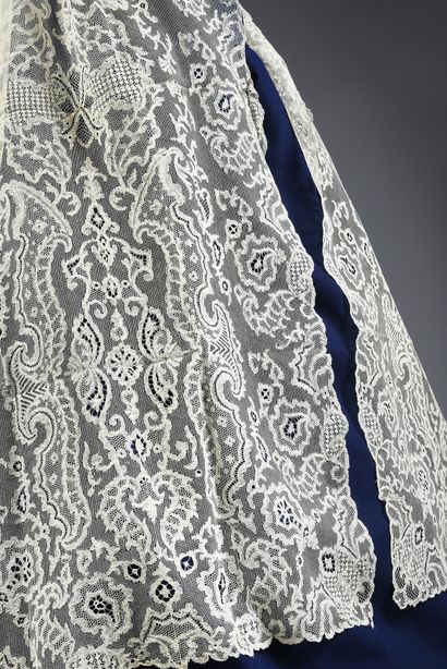 Large bobbin lace stole, Buckinghamshire,...