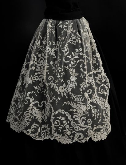 Apron and veil, applied from England, mid...