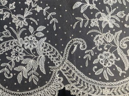 Long and wide crinoline flounce, application...