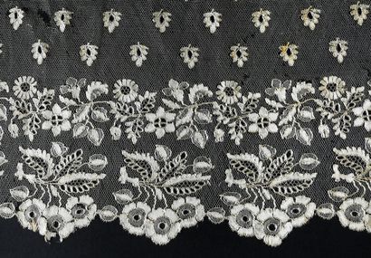 Blonde de Caen, bobbins, 19th century.
Two...