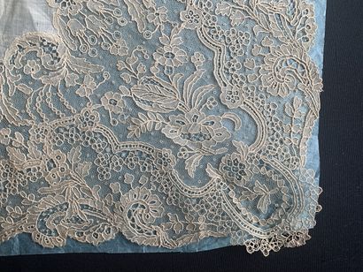 Five handkerchiefs, Point de Gaze and Duchesse,...