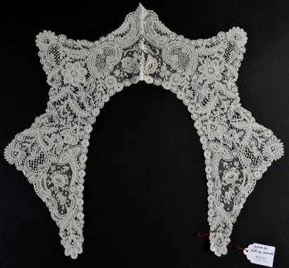 Seven lace collars, needlepoint and bobbins,...