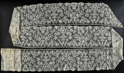 Large Youghal ruffle, needlepoint, Ireland,...