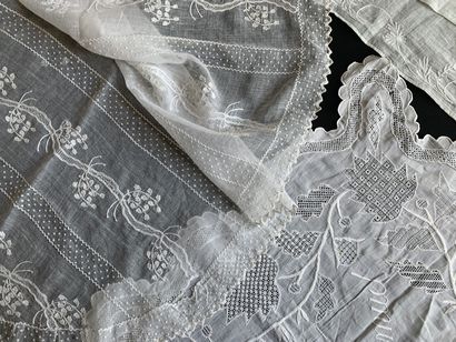 Fichus and doilies in white embroidery, XIXth...