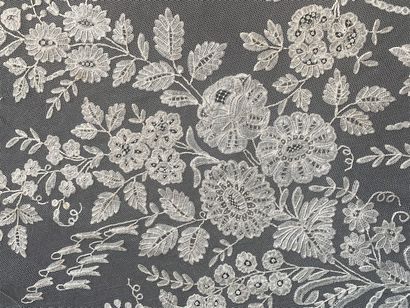 Sumptuous lace shawl application of England,...