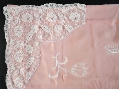 Bed linen set in embroidered silk, count's...
