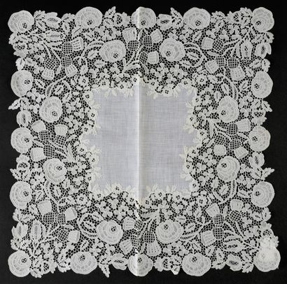 Large handkerchief in Honiton lace, spindles,...
