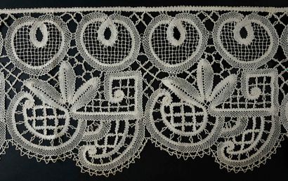 Long borders for furnishing, spindles, Belgium,...