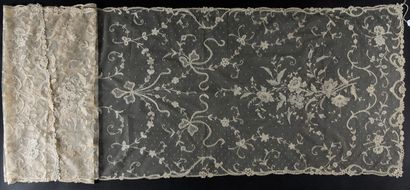 Beautiful stole in application of Brussels,...