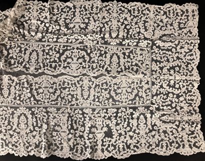 Old Flanders lacework, end of the 19th century.
Borders...