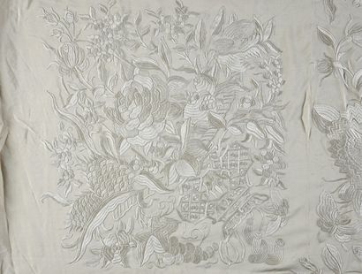 Beautiful and large embroidered silk wedding...