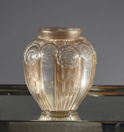 André HUNEBELLE (1896 - 1985)

Rose vase.
Small...