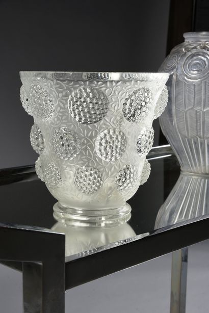 VERLYS
Vase Les Cabochons. Proof in pressed...