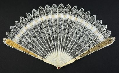 Dentelle d'ivoire, vers 1820
Éventail de...