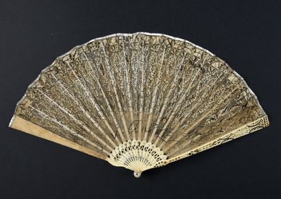 Feuilles en cascade, vers 1800-1820
Éventail...