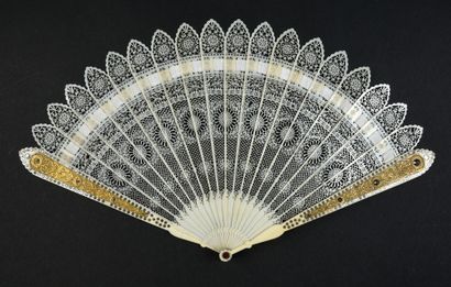 Dentelle d'ivoire, vers 1820
Éventail de...