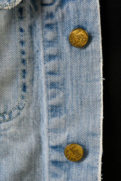 JOHNNY HALLYDAY : 1 blouson en jean bleu...