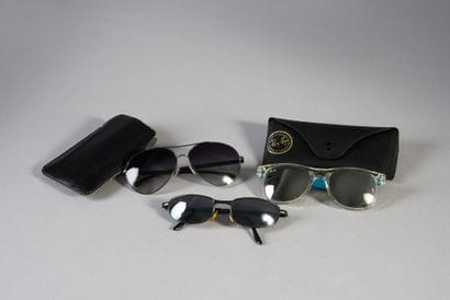 JOHNNY HALLYDAY : 1 ensemble de 3 paires...