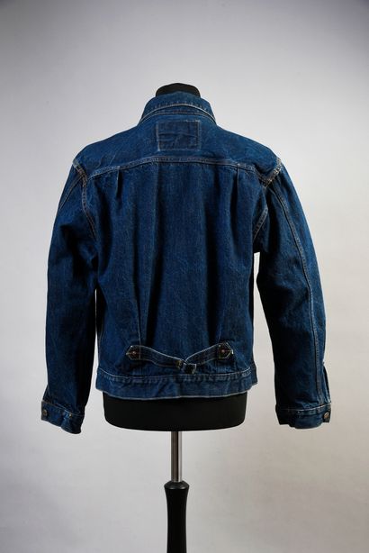 JOHNNY HALLYDAY : 1 blouson en jean bleu,...