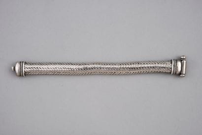 JOHNNY HALLYDAY : 1 bracelet indien en argent...