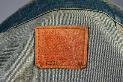 JOHNNY HALLYDAY : 1 blouson en jean bleu...