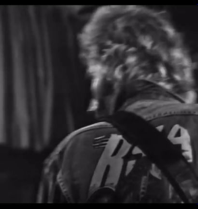 JOHNNY HALLYDAY : 1 blouson en jean bleu...