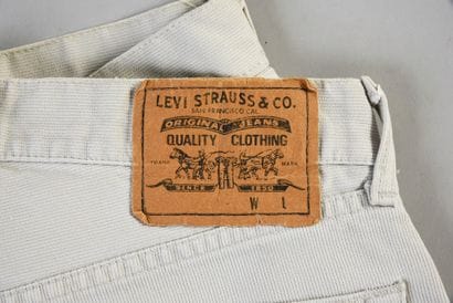 JOHNNY HALLYDAY : 1 Jean LEVIS 501 en Corduroy...