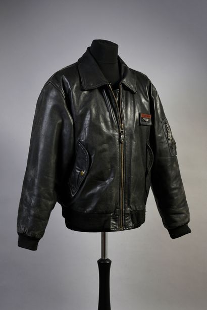 JOHNNY HALLYDAY : 1 blouson en cuir noir,...