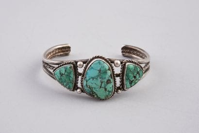JOHNNY HALLYDAY : 1 bracelet Navajo en argent,...