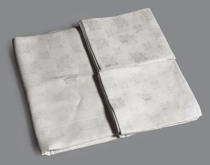 Nappe et ses douze serviettes en coton damassé,...
