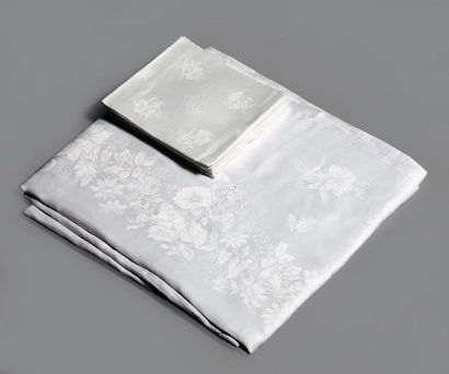 Nappe et ses douze serviettes en coton damassé,...