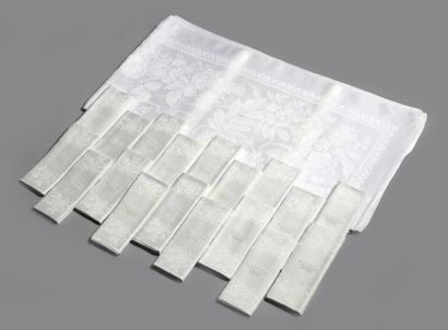 Nappe et ses dix-huit serviettes en coton...