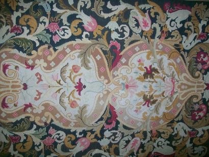 Deux panneaux en tapisserie au point de style...