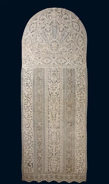 Store monumental, vers 1900, en broderie...