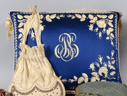 Précieux coffret à ouvrages, vers 1830-1840,...