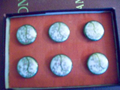 Garniture de six boutons en satsuma, vers...