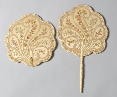 Paire d'écrans à main, vers 1880, feuille...