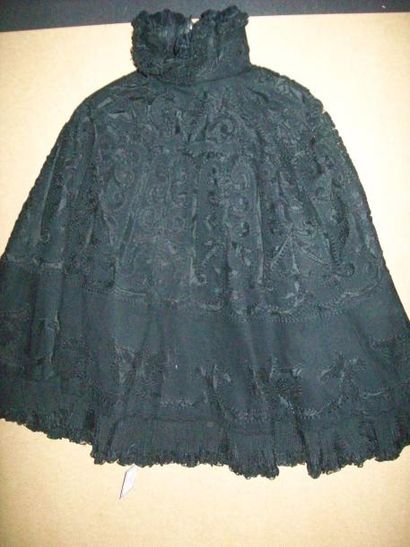 Visite-cape vers 1890-1900, en drap de laine...