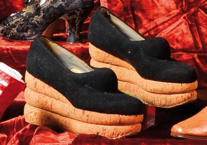Paire d'escarpins, griffés Perugia, 2 rue...