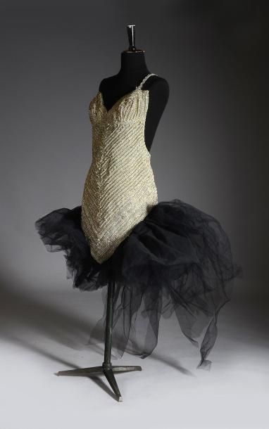 Robe de gala, bustier en pointe vers 1930,...