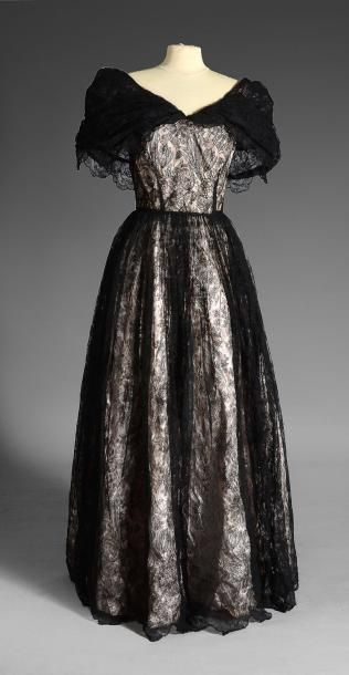 Robe du soir, vers 1950, bustier à bretelle...
