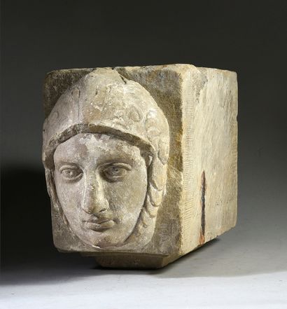 Mascaron d'un portail en pierre calcaire...