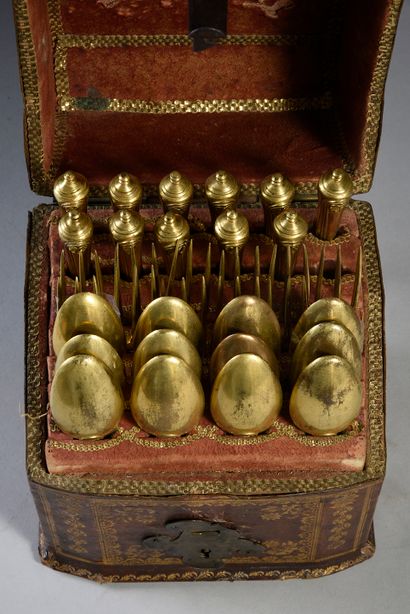 Coffret à couvert en veau doré aux petits...