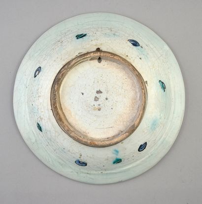 Rare plat ottoman en faïence d'Iznik à décor...