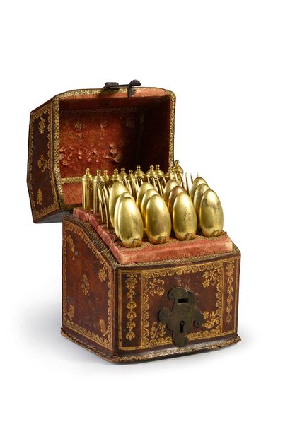 Coffret à couvert en veau doré aux petits...