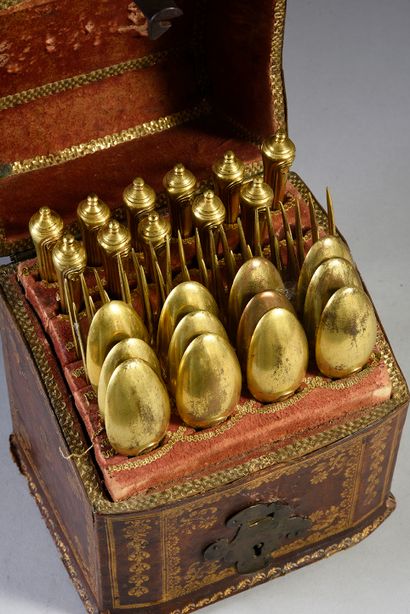 Coffret à couvert en veau doré aux petits...