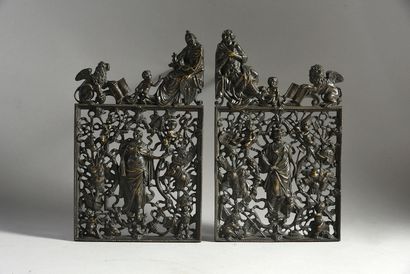 Deux vantaux de porte en bronze, répliques...