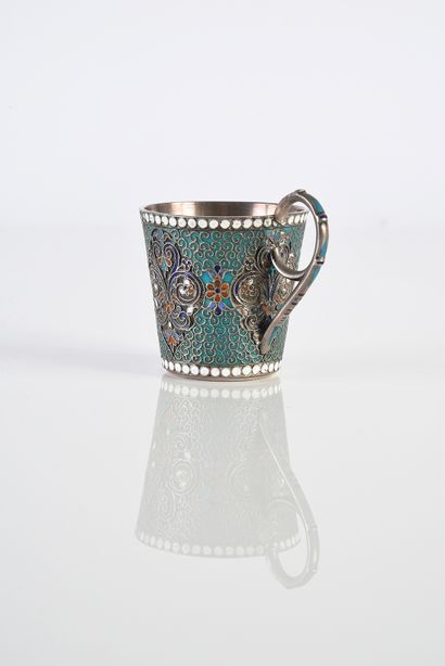 PETITE TASSE À CAFÉ EN ARGENT.
KLINGERT,...