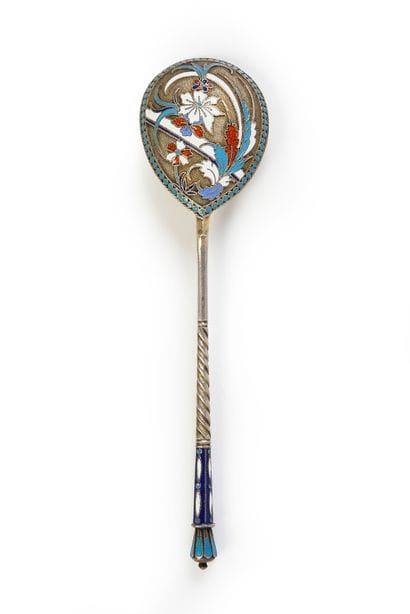 GRANDE CUILLÈRE À THÉ EN VERMEIL.
AGAFOLOFF,...